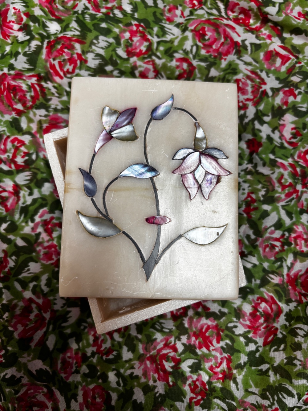 Vtg Handmade White Marble & Mother-of-Pearl Inlay Floral Trinket Box